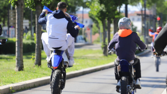 Près de Lyon : en possession d'un couteau, il réalisait un rodéo urbain sans casque Près de Lyon : en possession d'un couteau, il réalisait un rodéo urbain sans casque