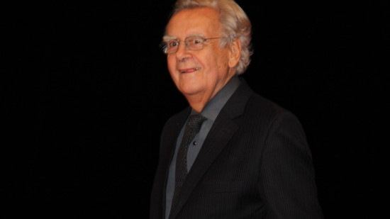 Mort de Bernard Pivot : Emmanuel Macron rend hommage à un "passeur, populaire et exigeant, cher au cœur des Français" Mort de Bernard Pivot : Emmanuel Macron rend hommage à un "passeur, populaire et exigeant, cher au cœur des Français"