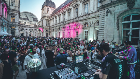 Concert disco silencieux dans la cour de l'Hôtel de Ville de Lyon : tout ce qu'il faut savoir