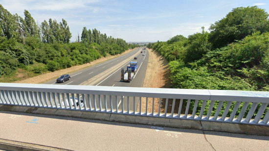 Corps retrouvé sur l'A450 près de Lyon : la piste du suicide privilégiée Corps retrouvé sur l'A450 près de Lyon : la piste du suicide privilégiée