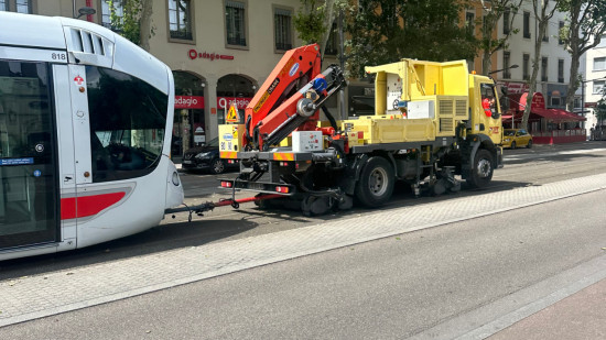 Une rupture de canalisation provoque des inondations à Confluence : la circulation normale des trams ne reprendra que vendredi