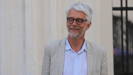 Lyon : Hubert Julien-Laferrière quitte la politique et se met au service de la protection des grands singes ! Lyon : Hubert Julien-Laferrière quitte la politique et se met au service de la protection des grands singes !