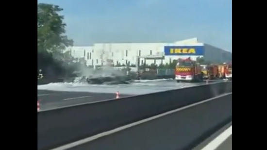 Près de Lyon : un camion en feu sur le périphérique Laurent Bonnevay, la circulation perturbée Près de Lyon : un camion en feu sur le périphérique Laurent Bonnevay, la circulation perturbée