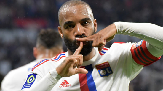 Malgré le pont d'or saoudien, Alexandre Lacazette va rester à l'OL