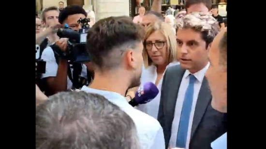 Vif dialogue de sourds entre Gabriel Attal et le lyonnais Raphaël Arnault (NFP) Vif dialogue de sourds entre Gabriel Attal et le lyonnais Raphaël Arnault (NFP)