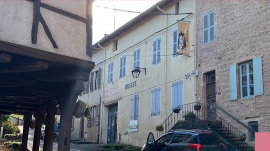 Près de Lyon, l’ouverture d’une école traditionaliste catholique pour filles fait polémique