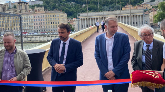 La passerelle du palais de justice de Lyon renommée passerelle Pierre Truche