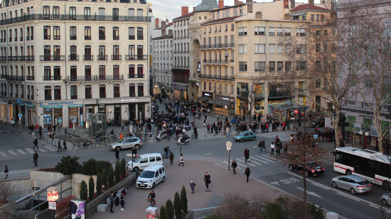 A Lyon, l’inclusion ou non des VTC dans la zone à trafic limité fait débat A Lyon, l’inclusion ou non des VTC dans la zone à trafic limité fait débat