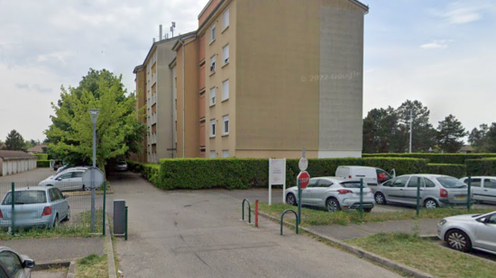 Près de Lyon : un immeuble en proie aux flammes, des blessés à déplorer Près de Lyon : un immeuble en proie aux flammes, des blessés à déplorer