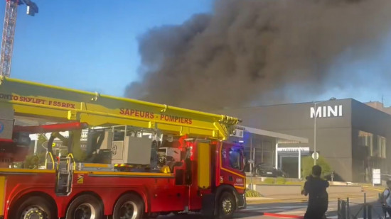 Incendie dans une concession automobile à Lyon : un cambriolage qui tourne mal ? Incendie dans une concession automobile à Lyon : un cambriolage qui tourne mal ?