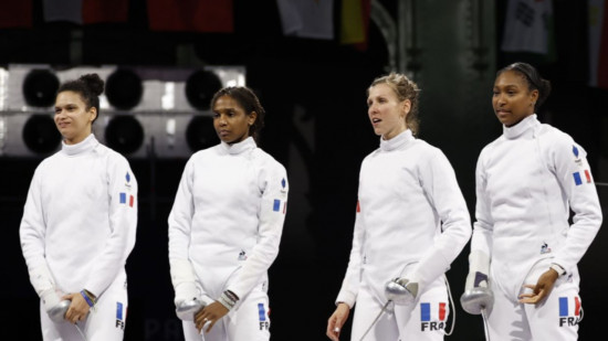 Jeux Olympiques : la lyonnaise Auriane Mallo-Breton en argent avec l'équipe de France d'épée