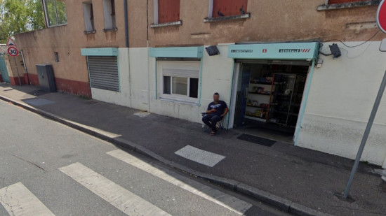 Près de Lyon : le migrant sans-papier tenait la caisse, une épicerie fermée par la préfecture Près de Lyon : le migrant sans-papier tenait la caisse, une épicerie fermée par la préfecture
