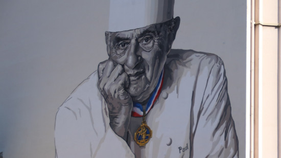 Pourquoi la dernière personne à avoir signé le livre d'or de Paul Bocuse est un juge d'instruction ?