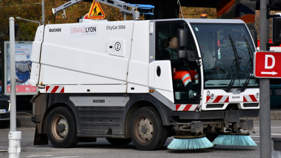 Il installe un brouilleur GPS sur sa balayeuse : l'agent de la Métropole de Lyon refuse sa sanction