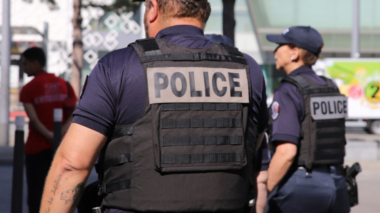 Près d'un millier de vêtements contrefaits saisis au sud de Lyon