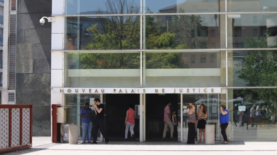 Lyon : prison avec sursis pour un chauffeur de taxi ayant embrassé une jeune fille handicapée