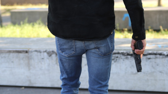 Près de Lyon : il ouvre le feu sur la devanture d'une pizzeria Près de Lyon : il ouvre le feu sur la devanture d'une pizzeria