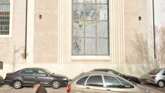 Place renommée et fresque effacée : l'abbé Pierre disparaît à Tarare