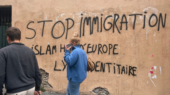 Tag "islam hors d'Europe" devant l'université Lyon 3 : les syndicats étudiants écoeurés