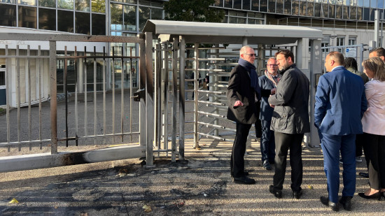 Attaque du lycée de Vénissieux : les syndicats craignent que la Région leur "enfonce plus encore la tête sous l’eau"