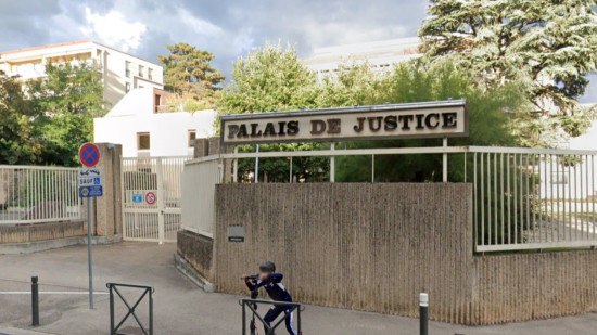 Il vient chercher au collège les jeunes qui harcèlent sa fille : prison avec sursis requise