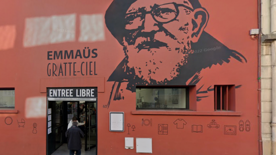 Emmaüs Villeurbanne : la fresque de l'Abbé Pierre bientôt effacée