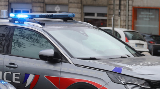 Près de Lyon : il se cache chez ses parents après une bagarre, les policiers pensent qu'il est armé Près de Lyon : il se cache chez ses parents après une bagarre, les policiers pensent qu'il est armé