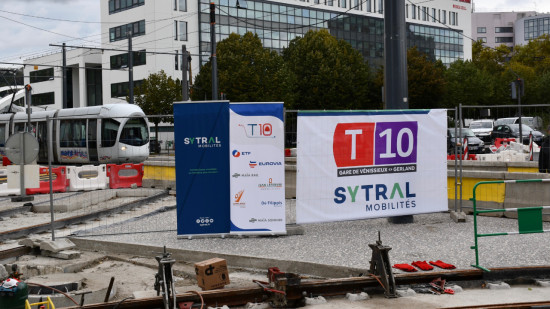 Chantier du tramway T10 à Lyon : Bruno Bernard demande aux habitants “d’être patients et d’adapter leur itinéraire”
