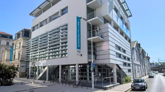 Cours annulés à Sciences Po Lyon après un blocage en soutien à la Palestine Cours annulés à Sciences Po Lyon après un blocage en soutien à la Palestine