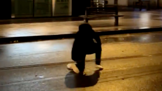 Lyon : une femme frôle la mort en tentant de toucher des câbles de trolleybus tombés pendant la tempête Kirk Lyon : une femme frôle la mort en tentant de toucher des câbles de trolleybus tombés pendant la tempête Kirk