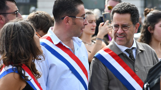 Centre pour migrants à Ecully : les députés LFI dénoncent les "propos lamentables" du maire Centre pour migrants à Ecully : les députés LFI dénoncent les "propos lamentables" du maire