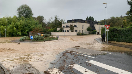 Intempéries : évacuation d'habitants à Brignais, les établissements scolaires fermés ce vendredi Intempéries : évacuation d'habitants à Brignais, les établissements scolaires fermés ce vendredi