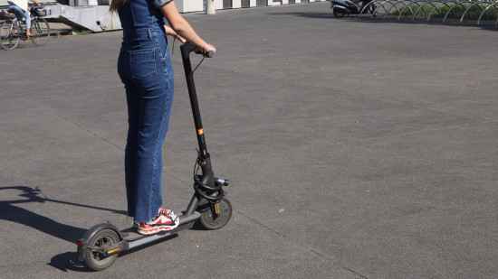 Lyon : une adolescente renversée avec sa trottinette par un automobiliste Lyon : une adolescente renversée avec sa trottinette par un automobiliste