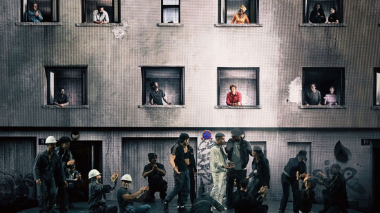 Mathieu Kassovitz réussit son pari avec "La Haine" à la LDLC Arena