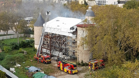 Lyon : feu de toiture au château de la Motte du parc Blandan