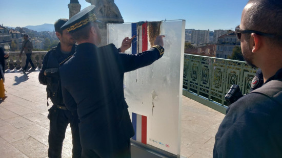 Attentat de Marseille : le monument d'hommage aux victimes, dont la Lyonnaise Laura, a été vandalisé