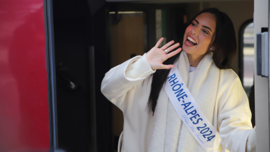 "Il faut absolument que la couronne revienne chez nous" : l’aventure Miss France commence pour Alexcia Couly, Miss Rhône-Alpes 2024 (PHOTOS)