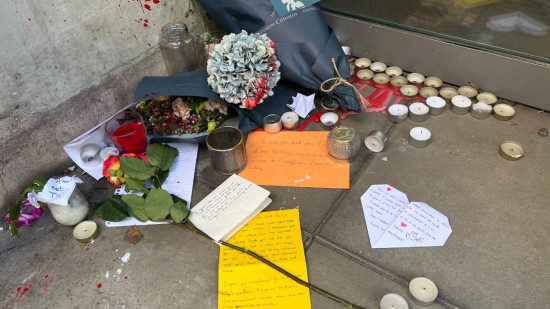 Hommage à Emilio, SDF tué à Lyon : fleurs et mots de soutien déposés sur les lieux du drame
