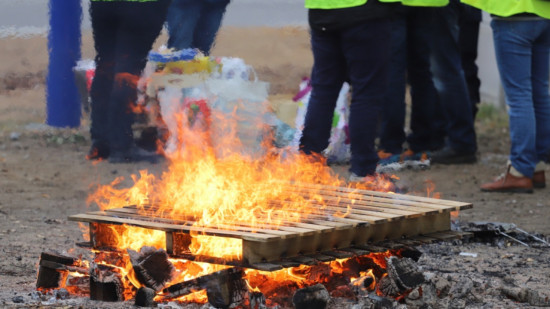 Les agriculteurs du Rhône se mobilisent : 11 “feux de la colère" prévus ce soir 