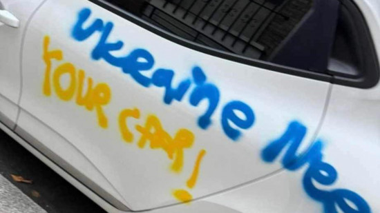 "Ukraine needs you car" : des voitures taguées à Lyon, la piste de la déstabilisation pro-russe évoquée