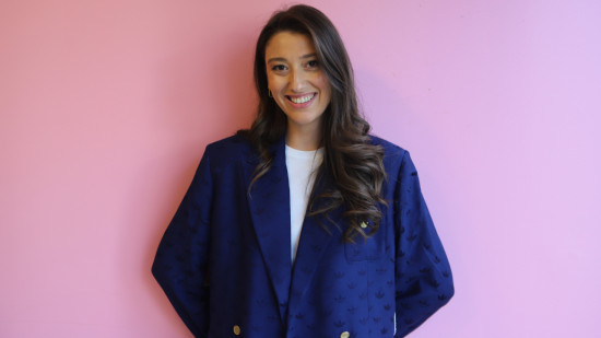 "A la base, je suis docteure en pharmacie et ingénieure" : la chanteuse lyonnaise Charlie Oz a sorti son premier EP