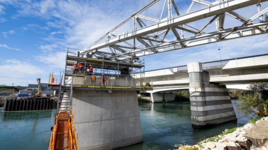 Lyon : le lançage du pont du Canal de Jonage a débuté ce lundi