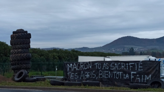 Près de Lyon : les agriculteurs recouvrent des radars en signe de protestation contre le Mercosur
