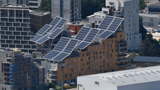 La Métropole de Lyon va doter 8 parkings d'ombrières photovoltaïques