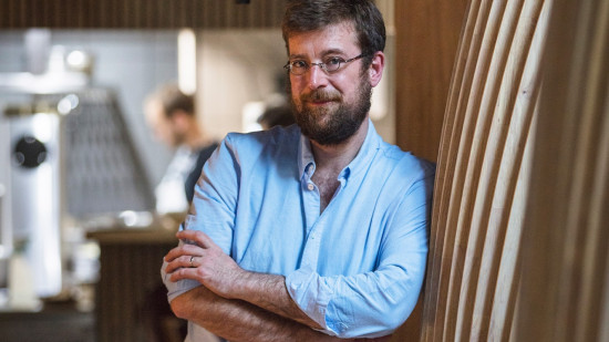 "Un restaurant doit s’intégrer dans son univers local" : rencontre avec le chef étoilé Nicolas Guilloton à Lyon