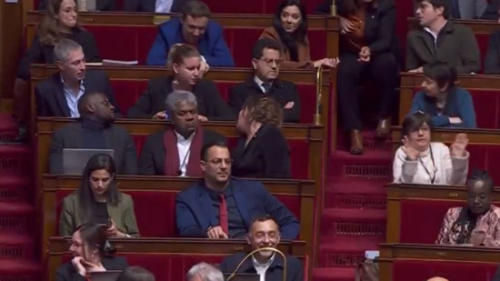 "On s'en fout !" : l'hommage à un député décédé a été perturbé par une élue de la région