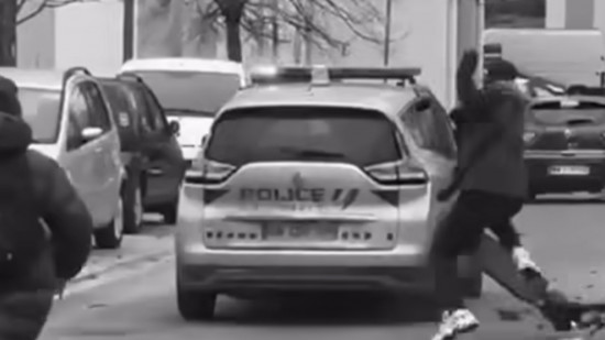 Vénissieux : une voiture de police caillassée et une arme de poing saisie après un refus d’obtempérer