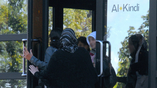 Livres sur le djihad, homophobie, tenues imposées pour les filles... Le lycée Al-Kindi dans la tourmente