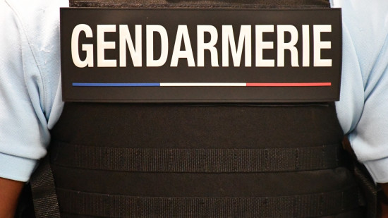 Près de Lyon : il demande une cigarette à une automobiliste, elle refuse, il sort un couteau