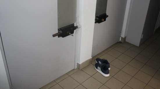 Près de Lyon : la porte de sa cellule avait un défaut, le cambrioleur s'évade facilement du commissariat